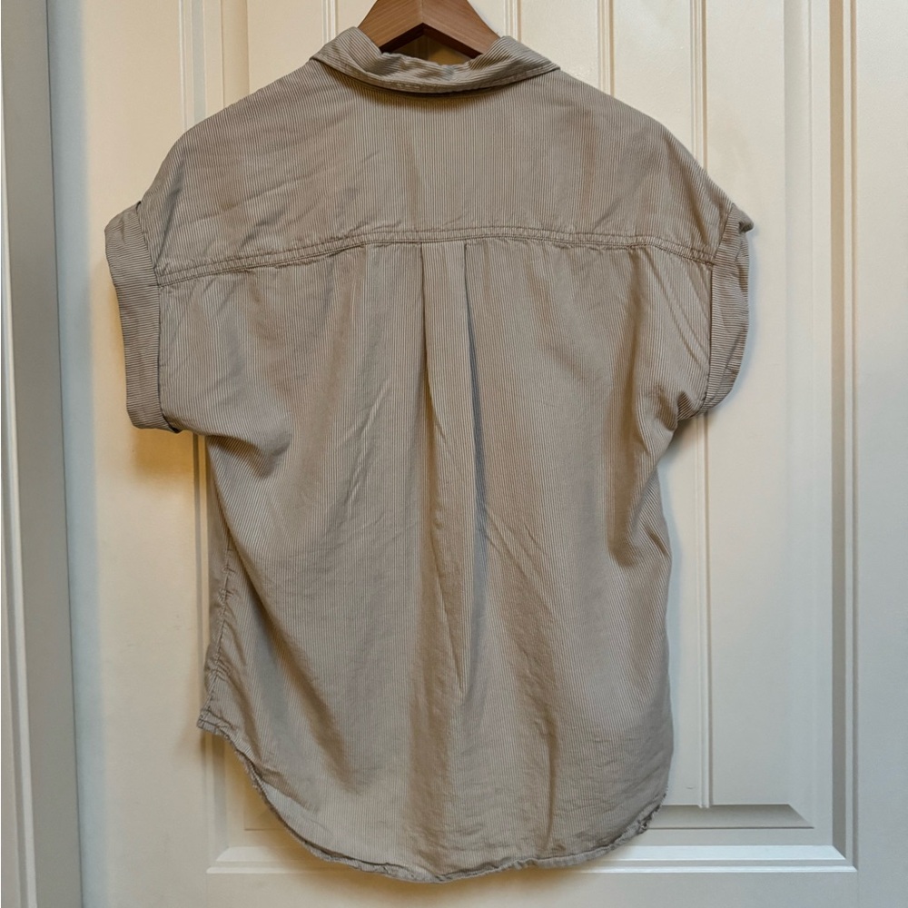 Tilly Tan & Cream Pinstriped Short Sleeve Tencel Buttoned Short Sleeve Shirt. S - Picture 2 of 5